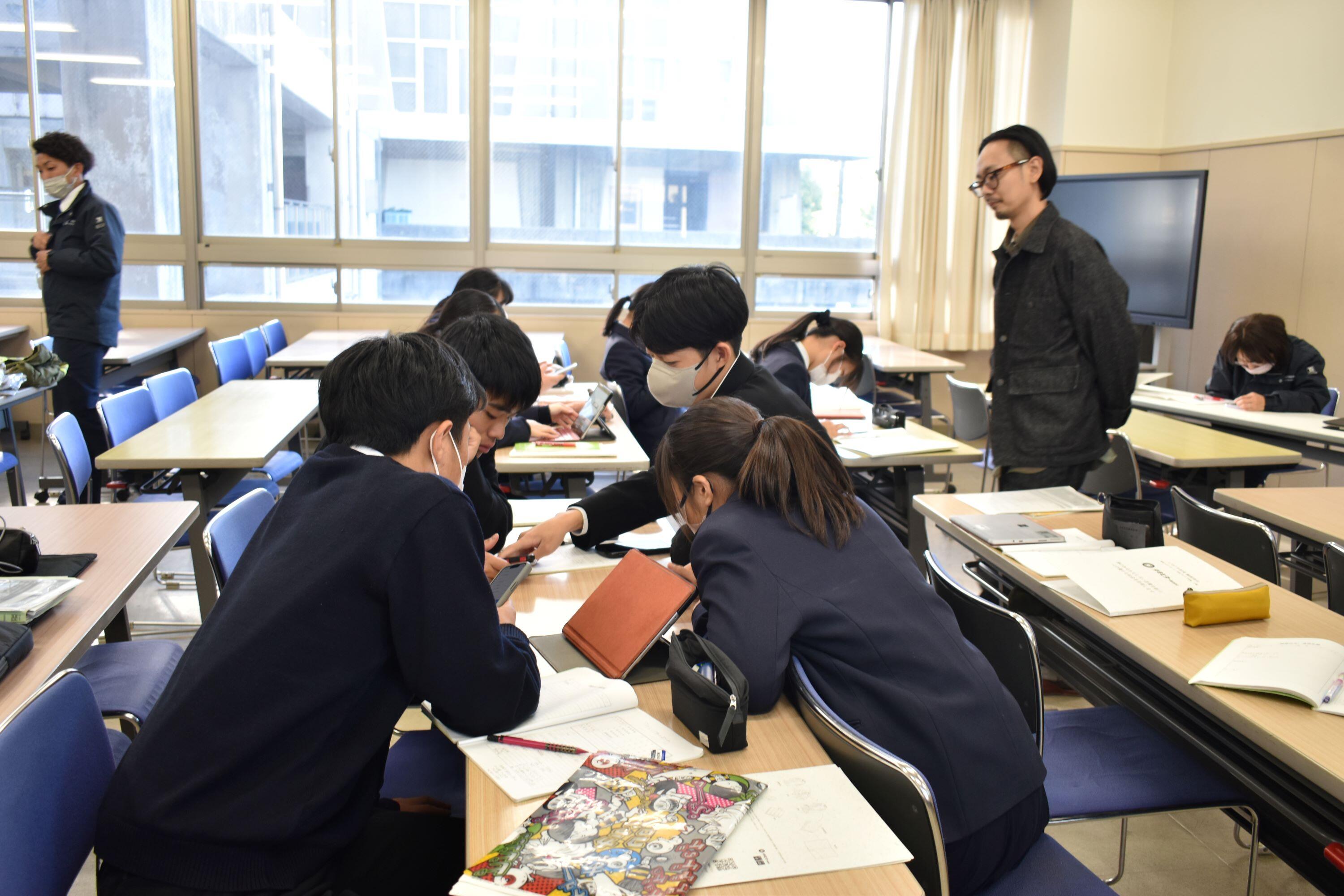 11月14日「商品企画」授業.jpg"